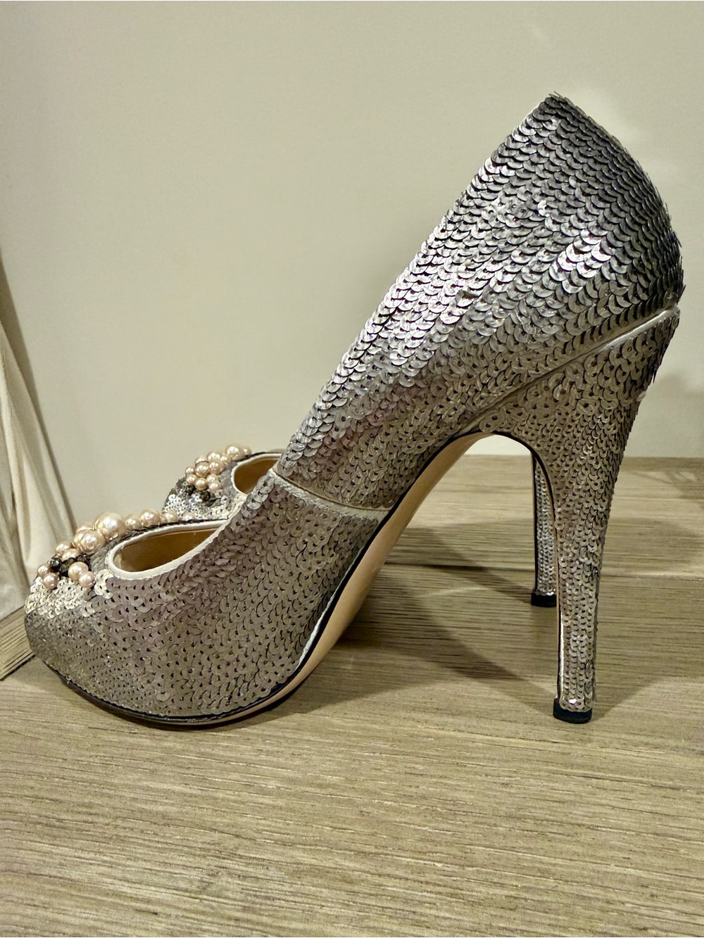 Valentino Garavani Silver Pearl-Cluster Peep-Toe Pumps - Picture 4 of 7